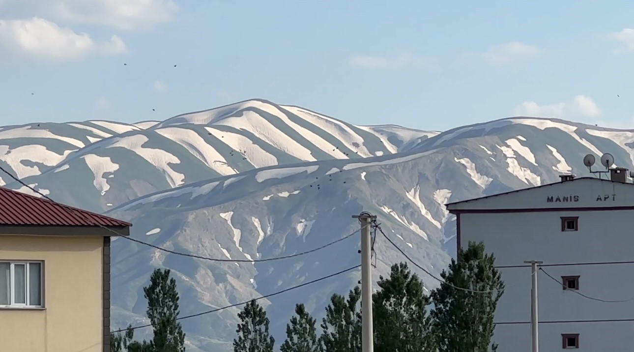 Yüksekova’nın "zebra" görünümlü karlı dağları ilgi görüyor 11 yuksekovanin zebra gorunumlu karli daglari ilgi goruyor 7 X2Uj4Cw9