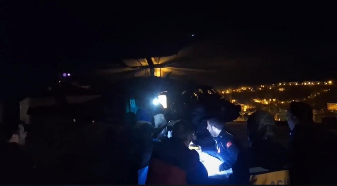 Yüksekten düşen genç, jandarma helikopteriyle kurtarıldı 4 yuksekten dusen genc jandarma helikopteriyle kurtarildi 0 PrAPzmdD