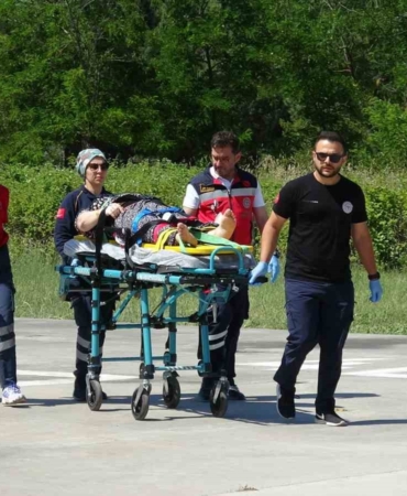 yuksekten-dusen-kadinin-imdadina-ambulans-helikopter-yetisti-aMDDfaz9.jpg