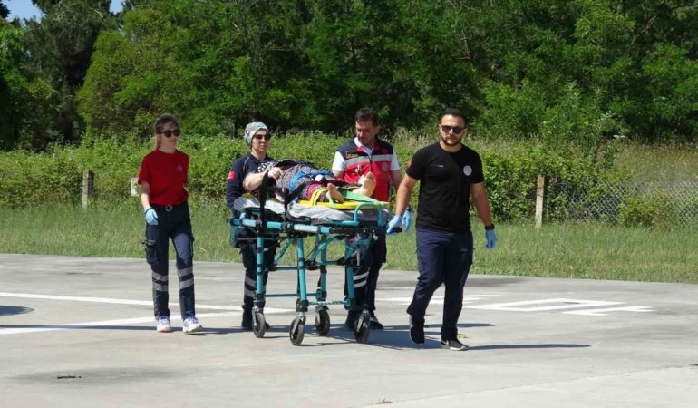yuksekten-dusen-kadinin-imdadina-ambulans-helikopter-yetisti-aMDDfaz9.jpg