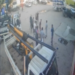 yumruk-tokat-ve-tekmelerin-havada-ucustugu-kavga-kamerada-K8qLJpMx.jpg