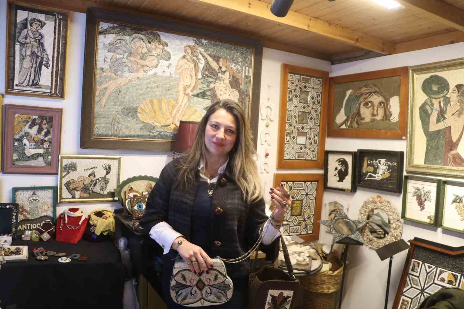 yumurta kabuklariyla baslayan sanat merakinda 30 yildir ilmik ilmik taslari mozaige donusturuyor 1 Cea7FpvW