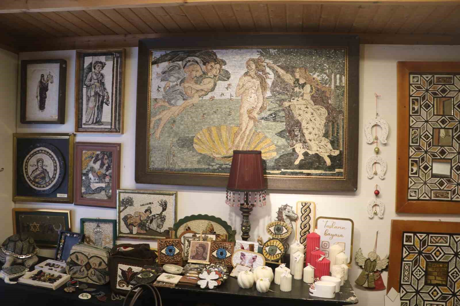 yumurta kabuklariyla baslayan sanat merakinda 30 yildir ilmik ilmik taslari mozaige donusturuyor 3 RtA961D4