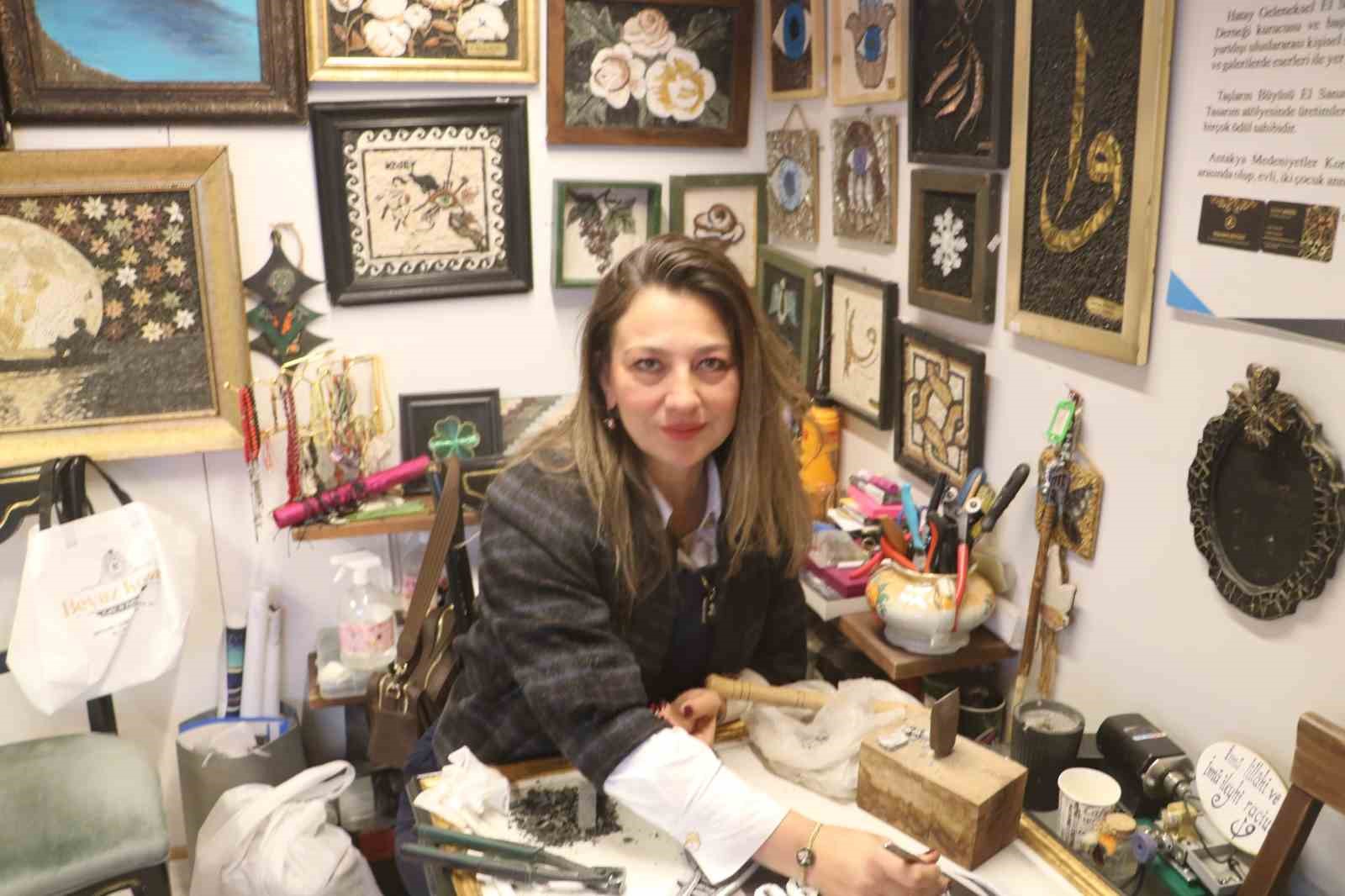 yumurta kabuklariyla baslayan sanat merakinda 30 yildir ilmik ilmik taslari mozaige donusturuyor 5 OeZVZ8f6