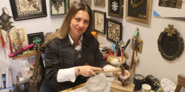 yumurta-kabuklariyla-baslayan-sanat-merakinda-30-yildir-ilmik-ilmik-taslari-mozaige-donusturuyor-mZTNeRwP.jpg