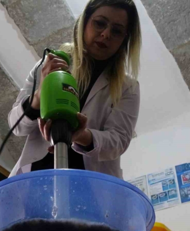 yumurta-kolilerinden-el-yapimi-kagit-uretiyorlar-9xsOOakx.jpg