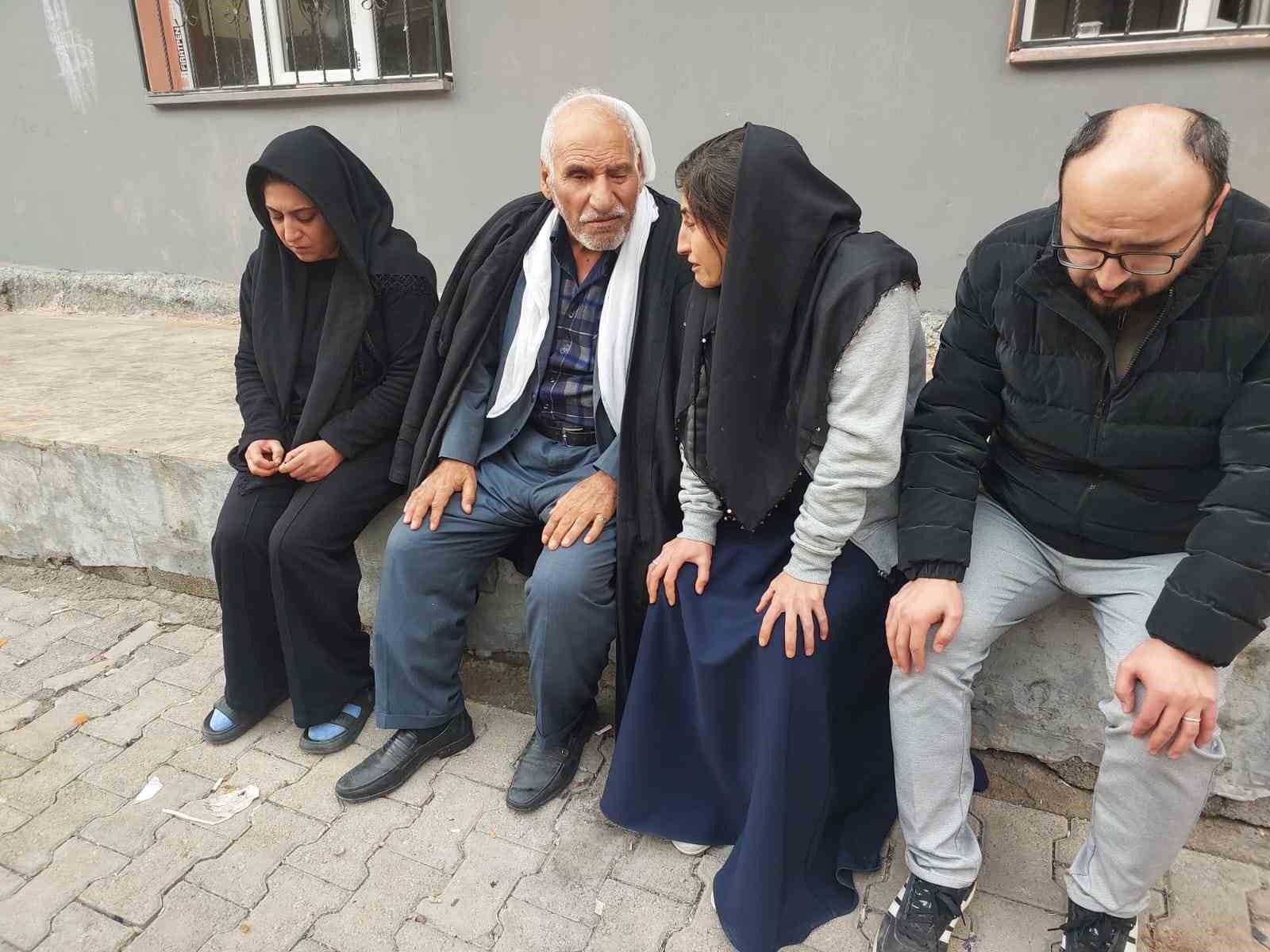 Yumurtalı pastadan ölen öğrencinin ailesi konuştu: "Üç defa sormuşlar, şef içinde yumurta yok demiş" 6 yumurtali pastadan olen ogrencinin ailesi konustu uc defa sormuslar sef icinde yumurta yok demis 1uJwUEZk