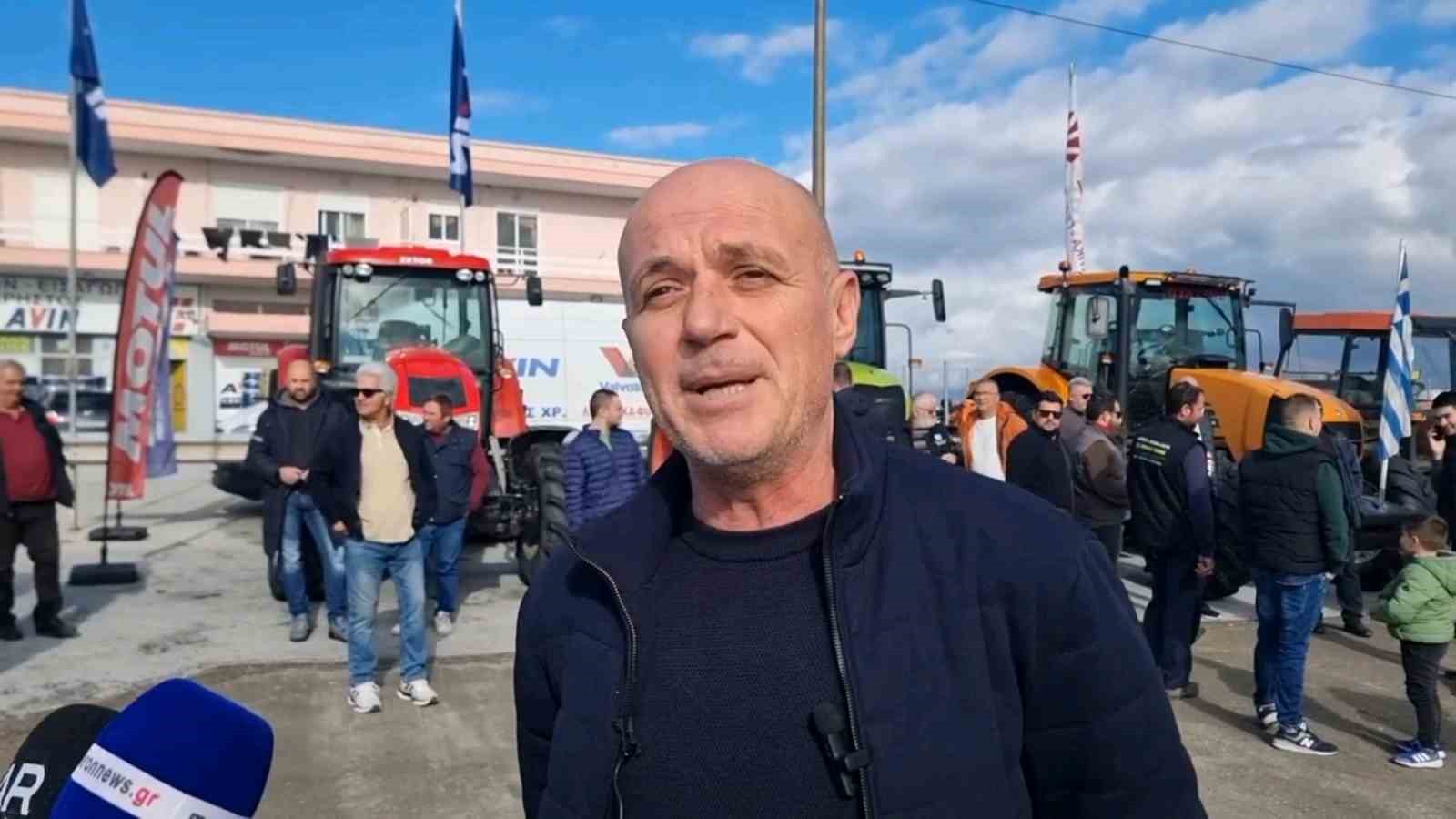 yunan ciftcilerin kipi gumruk kapisinda traktorleriyle eylemleri devam ediyor 1 6j9ZcB2R