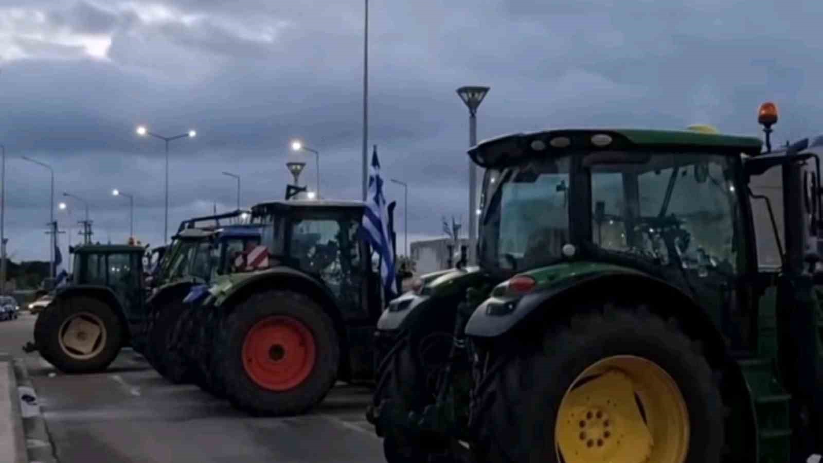 yunan ciftcilerin kipi gumruk kapisinda traktorleriyle eylemleri devam ediyor 4 EziR5iGR