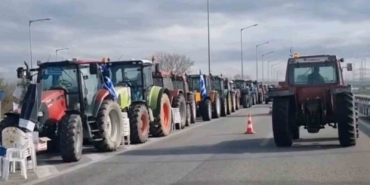 yunan-ciftcilerin-kipi-gumruk-kapisinda-traktorleriyle-eylemleri-devam-ediyor-hbZWWbrB.jpg