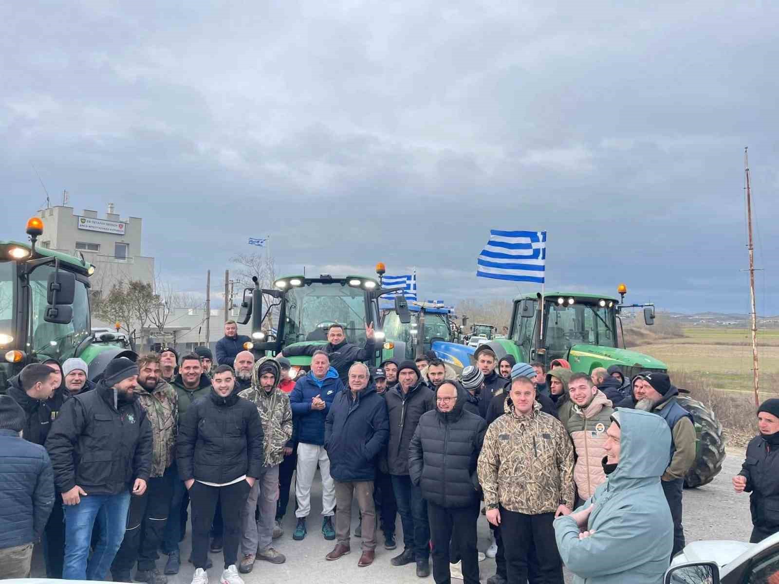 yunanistanda ciftciler yol kapatti polisle gerilim artti 2
