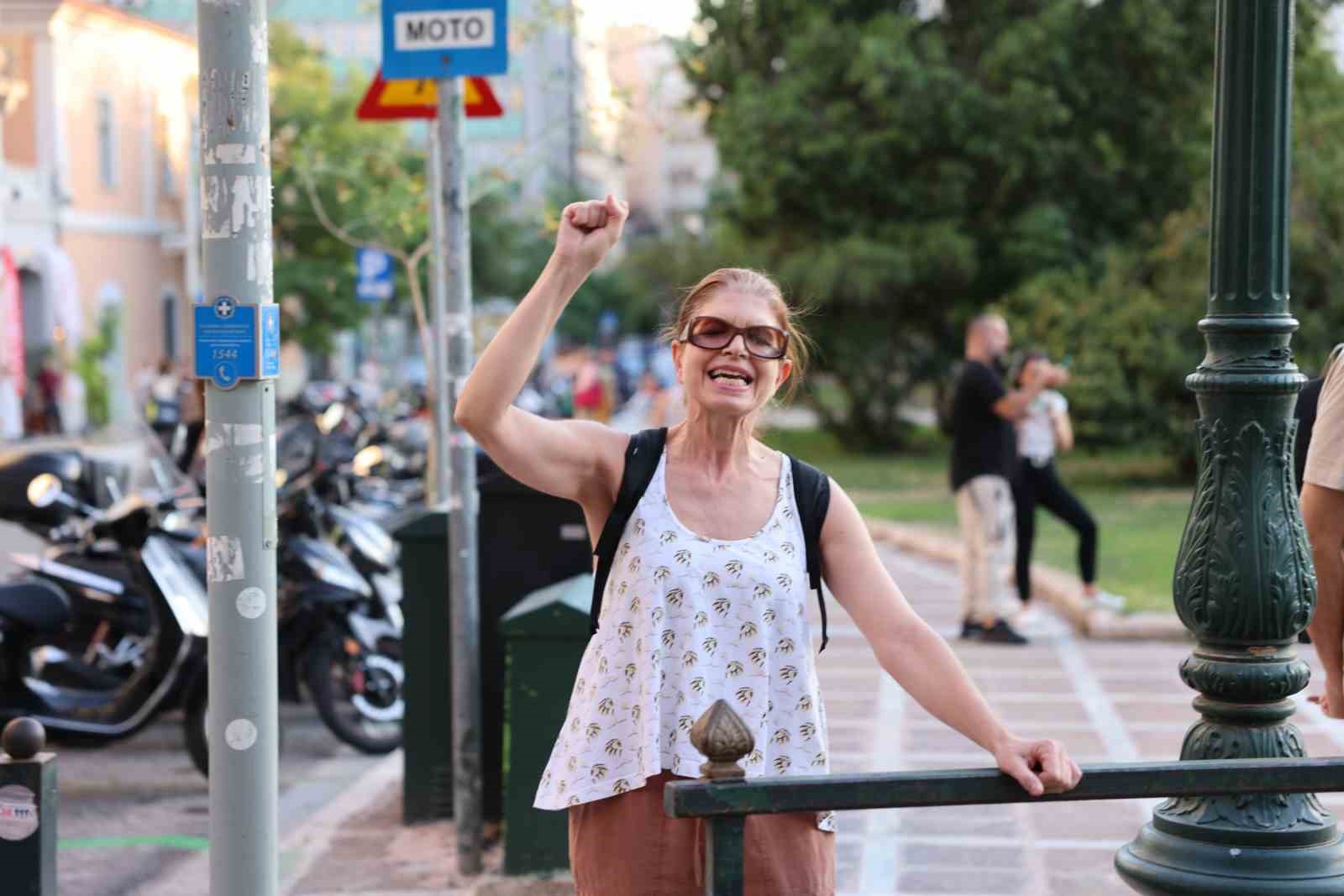Yunanistan’da polisin açtığı ateş sonucu ölen otizmli genç için protesto düzenlendi 8 yunanistanda polisin actigi ates sonucu olen otizmli genc icin protesto duzenlendi 4 ArTOASJQ