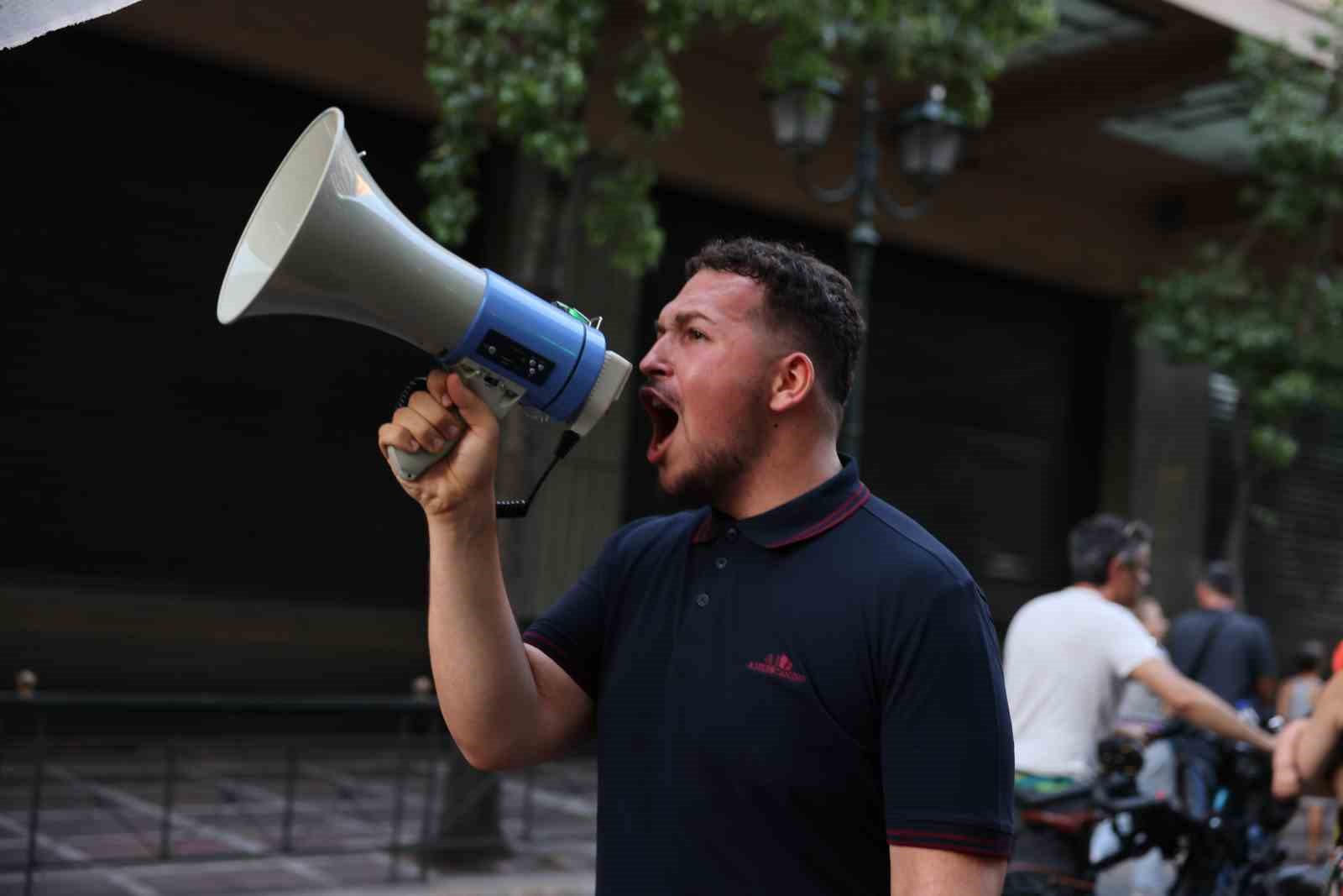 Yunanistan’da polisin açtığı ateş sonucu ölen otizmli genç için protesto düzenlendi 9 yunanistanda polisin actigi ates sonucu olen otizmli genc icin protesto duzenlendi 5 k15I4XlT
