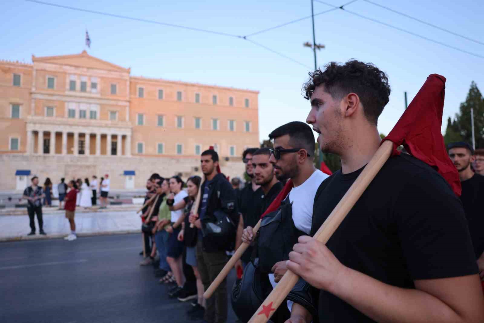 Yunanistan’da polisin açtığı ateş sonucu ölen otizmli genç için protesto düzenlendi 10 yunanistanda polisin actigi ates sonucu olen otizmli genc icin protesto duzenlendi 6 mlvUZBqb