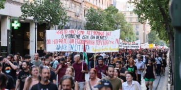 yunanistanda-polisin-actigi-ates-sonucu-olen-otizmli-genc-icin-protesto-duzenlendi-uN8PD8hX.jpg