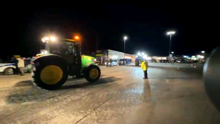 Yunanistan’daki çiftçi eylemi İpsala Sınır Kapısı’nı kapattı 6 yunanistandaki ciftci eylemi ipsala sinir kapisini kapatti 2 n5pXVUfC