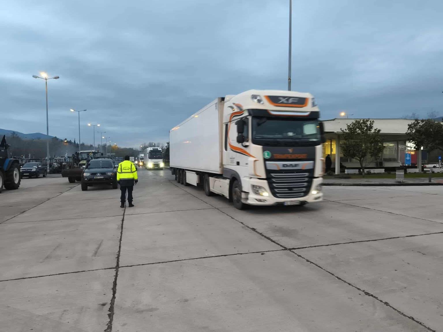 Yunanistan’daki çiftçi grevi sınır kapılarını felç etti: İpsala ve Kipi’de tır geçişleri durdu 7 yunanistandaki ciftci grevi sinir kapilarini felc etti ipsala ve kipide tir gecisleri durdu 3 YAbqOdwH