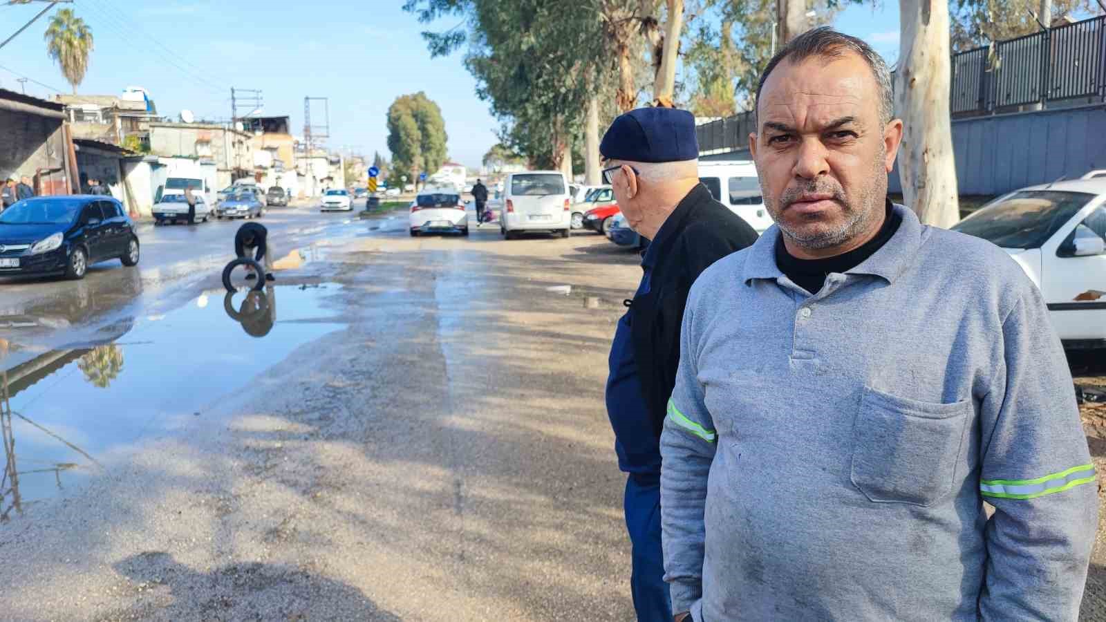 yuregirde yol isyani belediye cukuru kapatmayinca vatandas lastikle onlem aldi 3 usYVQtti