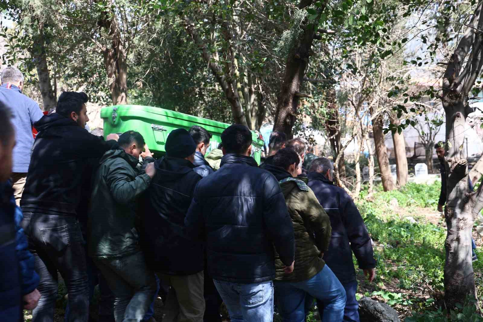 yurek burkan kazada hamile kadini 5 ay once evlendigi esinden olum ayirdi 3 2dZbq4X2