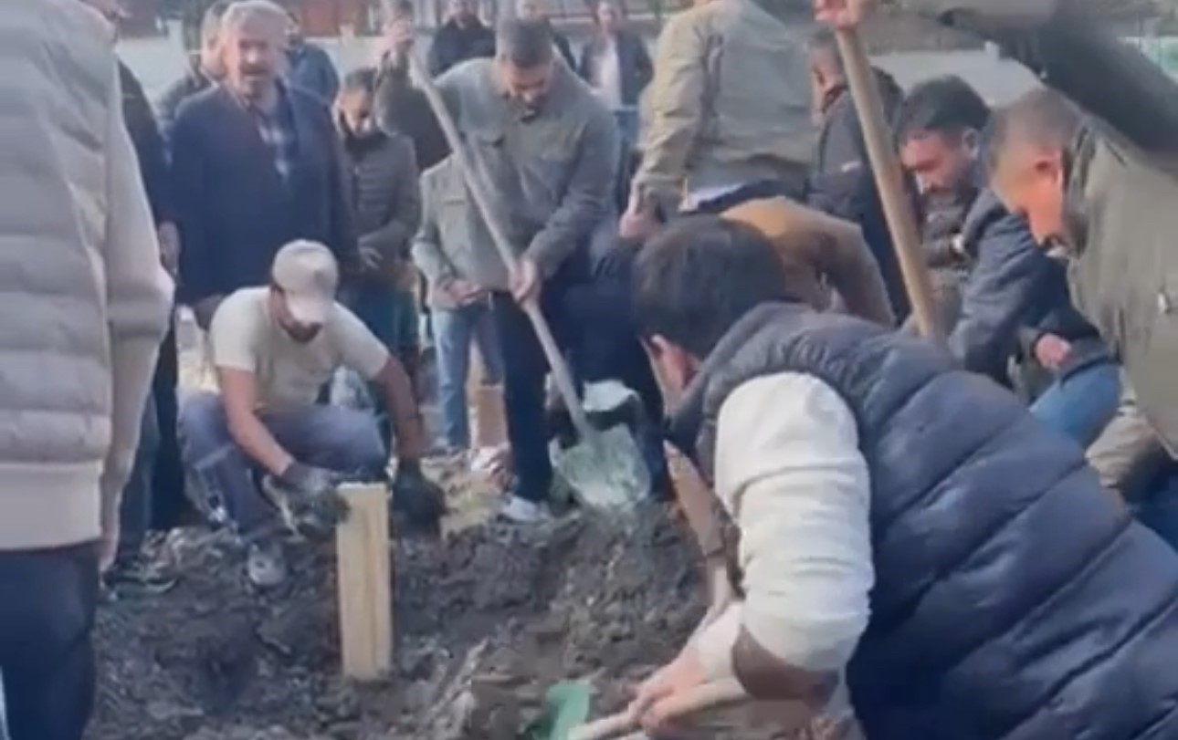 Yurt binasından düşerek hayatını kaybeden üniversite öğrencisi İstanbul’da toprağa verildi 7 yurt binasindan duserek hayatini kaybeden universite ogrencisi istanbulda topraga verildi 3 kd44W5Z8