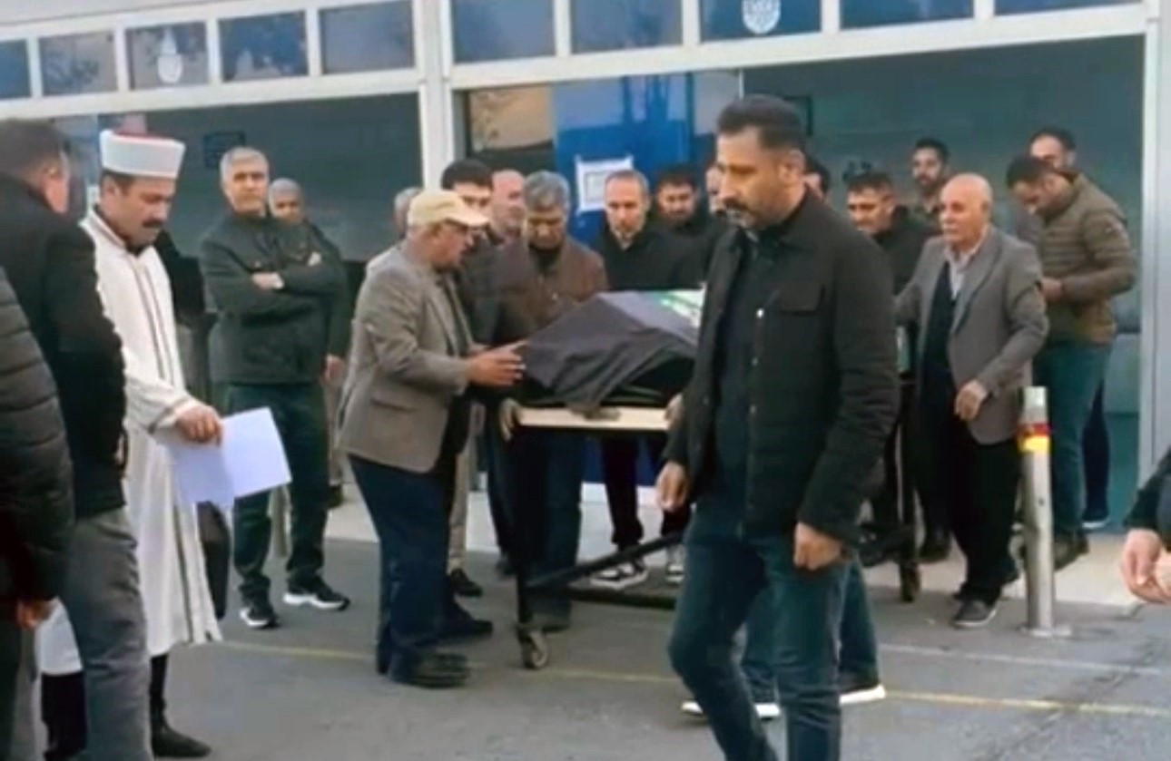 Yurt binasından düşerek hayatını kaybeden üniversite öğrencisi İstanbul’da toprağa verildi 10 yurt binasindan duserek hayatini kaybeden universite ogrencisi istanbulda topraga verildi 6 8MhFknsh