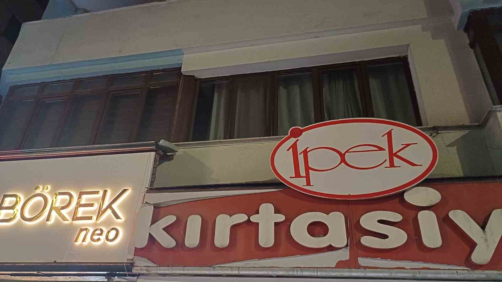 yurt disinda olan katarlinin dairesini basan su 6 esnafi magdur etti 1 EHiiCpYL