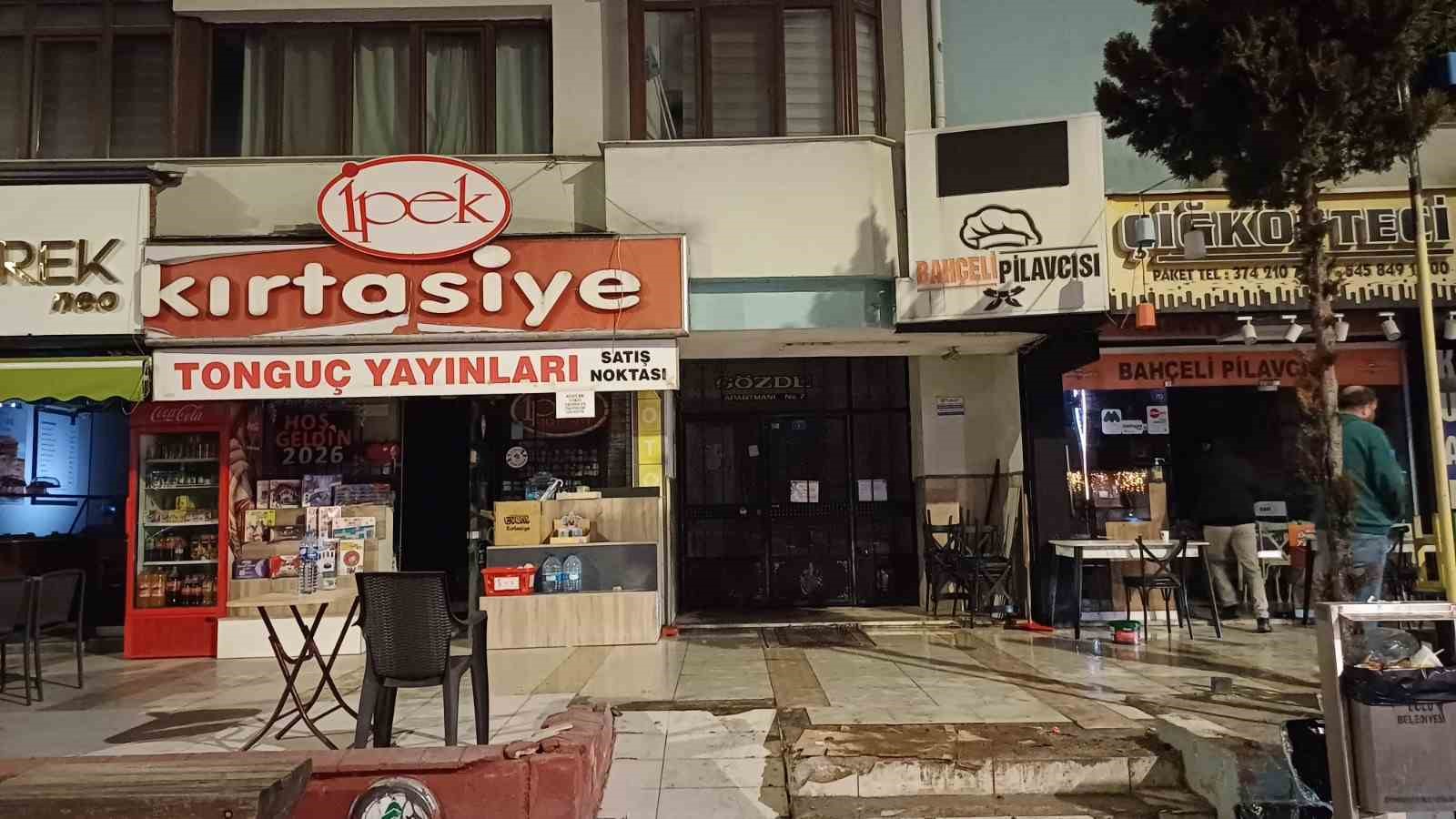 yurt disinda olan katarlinin dairesini basan su 6 esnafi magdur etti 4 NIfCHNt4