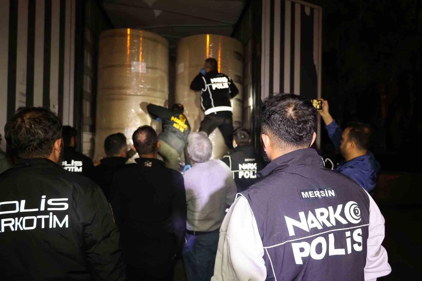 yurtdisindan gelen tirda 223 kilo uyusturucu ele gecirildi 1 tutuklama 2 vZhIUINy