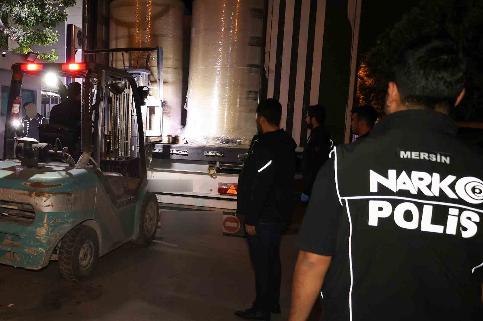 yurtdisindan gelen tirda 223 kilo uyusturucu ele gecirildi 1 tutuklama 3 zLwANNSg