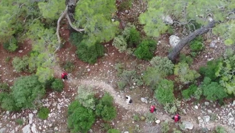 yuruyus sirasinda kaybolan 2 genc 15 saat sonra jak timleri tarafindan bulundu 2