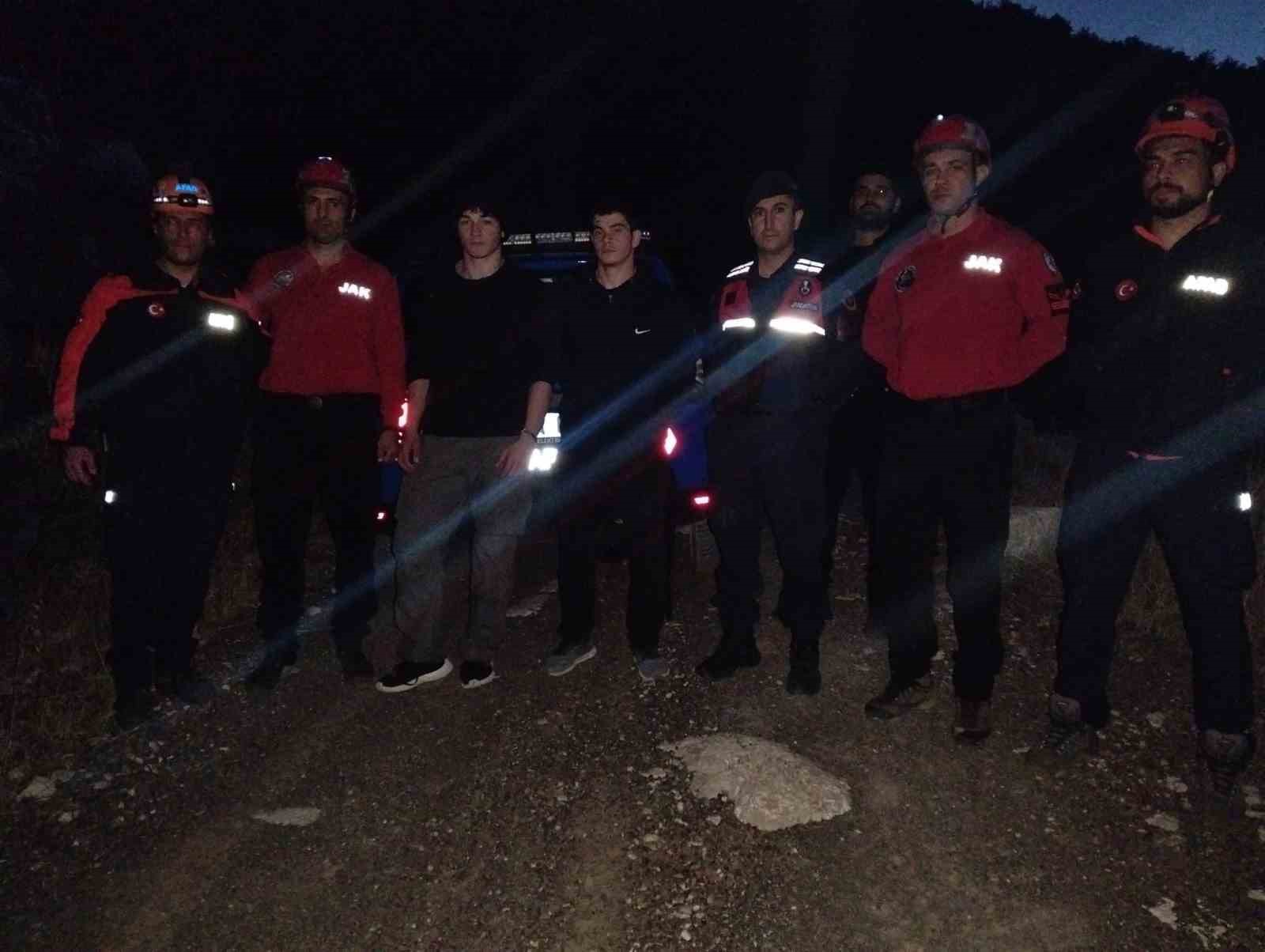 yuruyuse ciktiklari dagda mahsur kaldilar yardimlarina jak ve afad ekibi yetisti 4 fnN7kZlm