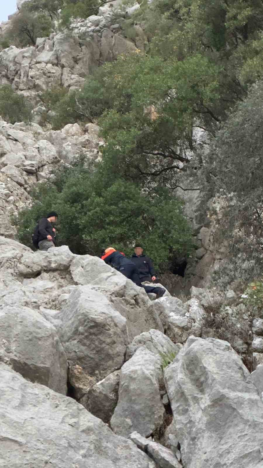 yuruyuse ciktiklari dagda mahsur kaldilar yardimlarina jak ve afad ekibi yetisti 8 q6HQzB3I