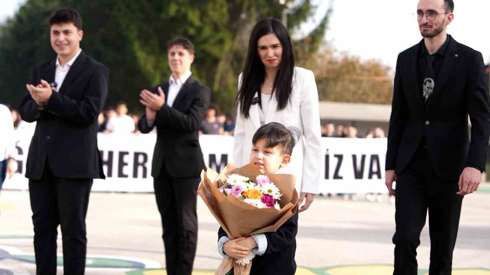 yuruyusu ile fenomen olan ogretmene surpriz 3