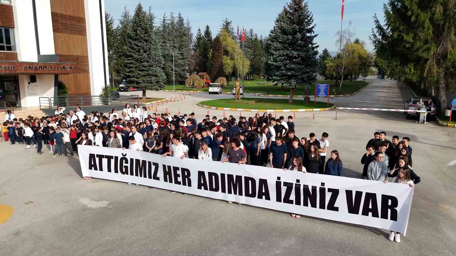 yuruyusu ile fenomen olan ogretmene surpriz 6 b53y914T