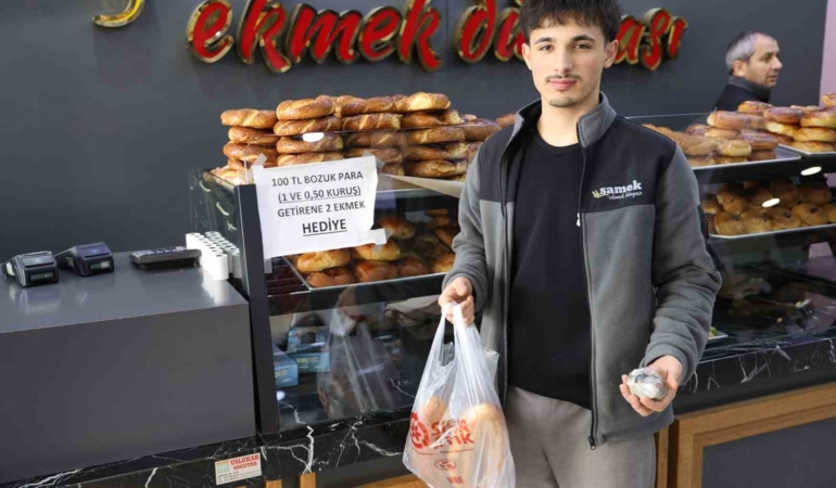 yuz-lira-bozuk-para-getirene-iki-ekmek-hediye-NieyNPGD.jpg