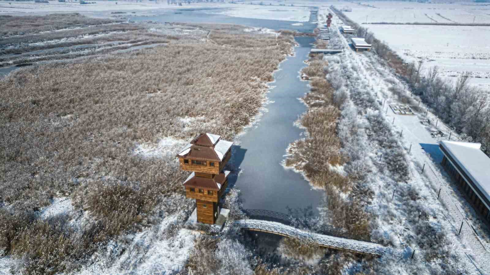 yuzeyi buz tutan kaz golu kis manzarasi ile mest etti 1 CCh8VHzw
