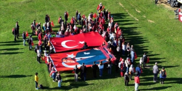 yuzlerce-kisi-ataturk-icin-yurudu-38SR5DwH.jpg