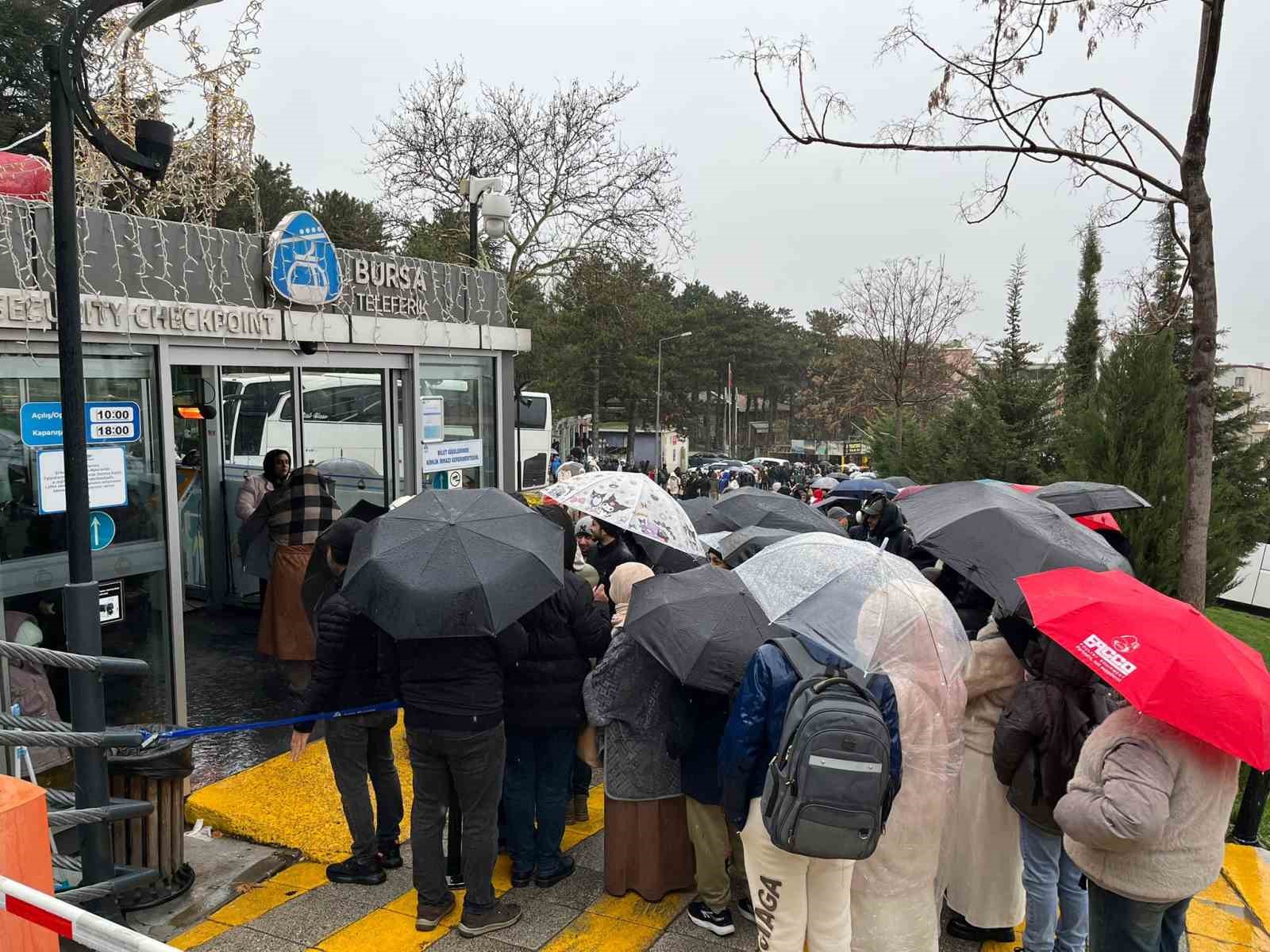 yuzlerce metre kuyruk herkes ayni seyi istiyor 11 vm8MWb3A