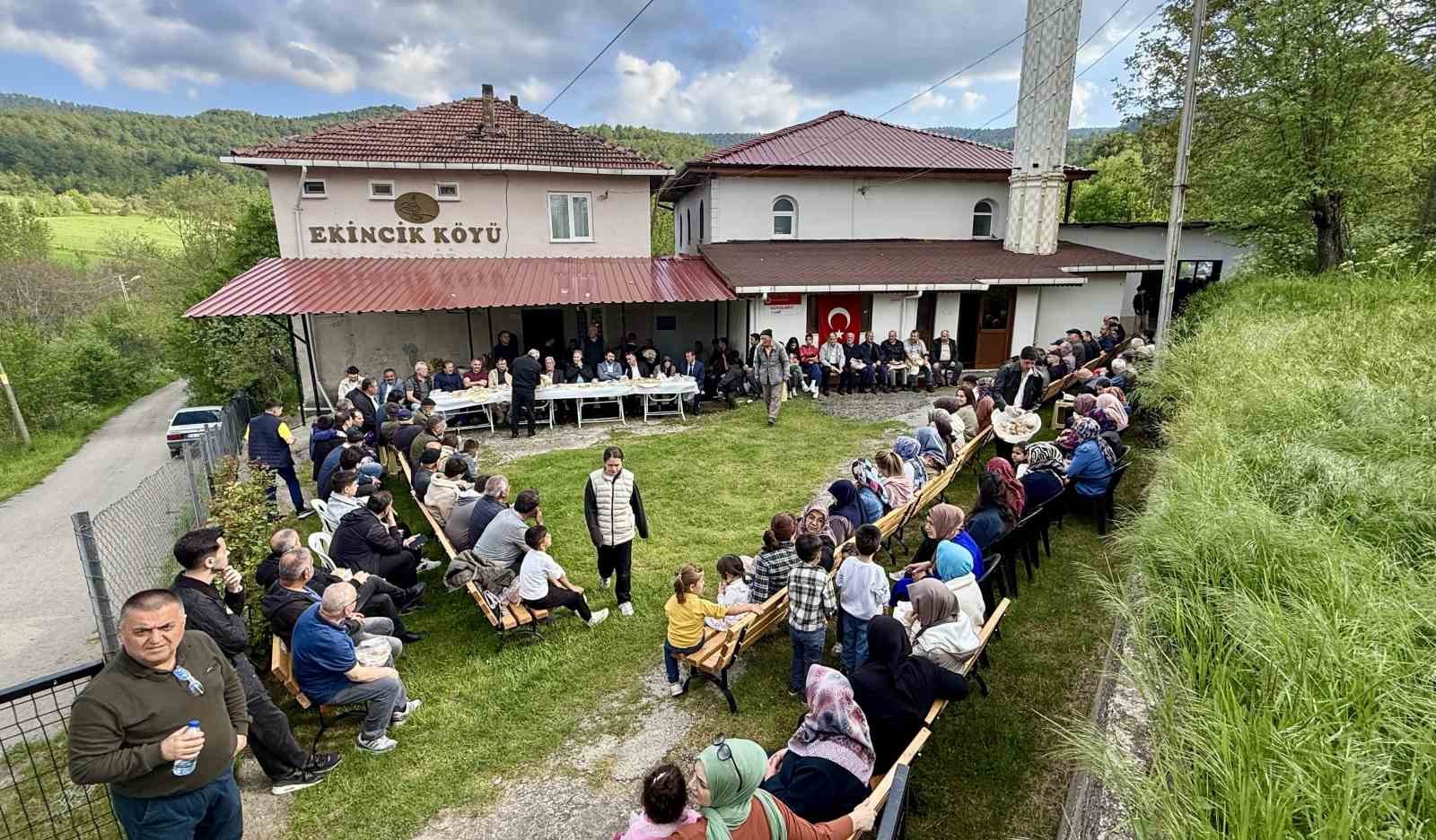 Yüzlerce yıllık bayram geleneği "ziyrat" Ekincik köyünde yaşatılıyor 4 yuzlerce yillik bayram gelenegi ziyrat ekincik koyunde yasatiliyor 0 VlzhEfvU