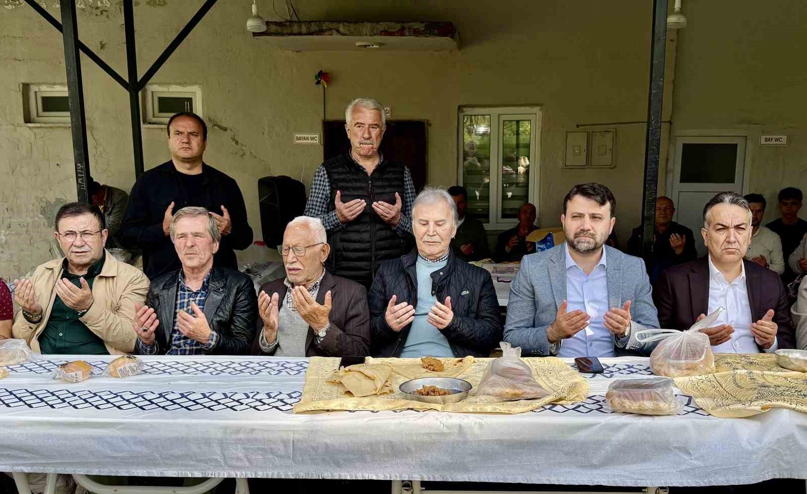 Yüzlerce yıllık bayram geleneği "ziyrat" Ekincik köyünde yaşatılıyor 8 yuzlerce yillik bayram gelenegi ziyrat ekincik koyunde yasatiliyor 4 cAThHlPR