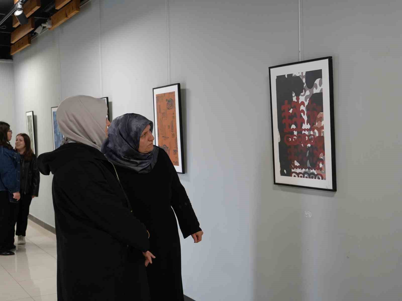 Yüzlerce yıllık ’taş baskı’ motifleri modern sanatla buluştu, eserler hayran bıraktı 9 yuzlerce yillik tas baski motifleri modern sanatla bulustu eserler hayran birakti 5 creWGuk5