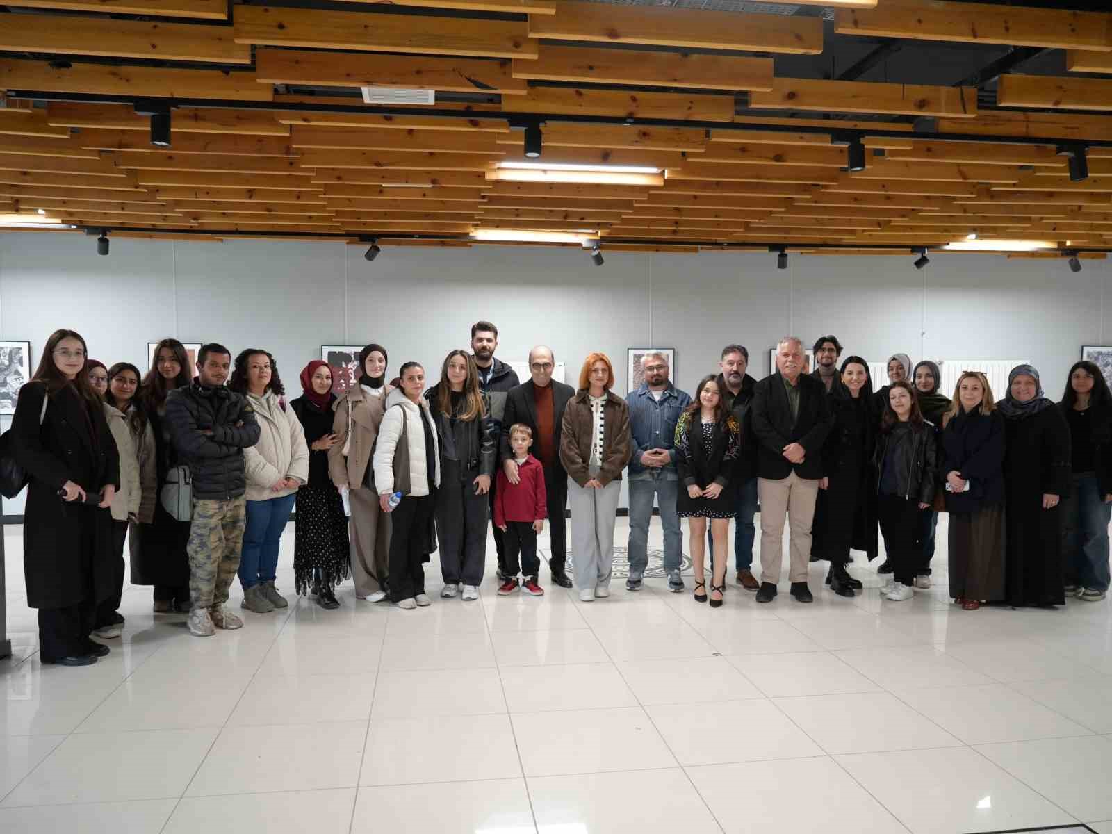 Yüzlerce yıllık ’taş baskı’ motifleri modern sanatla buluştu, eserler hayran bıraktı 10 yuzlerce yillik tas baski motifleri modern sanatla bulustu eserler hayran birakti 6 FbUXWpvH