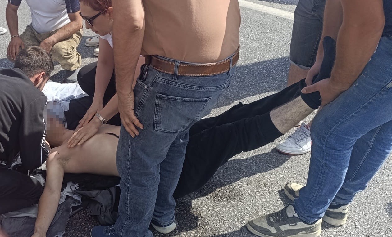 Yüzmek için denize giderken kazada ağır yaralandılar 6 yuzmek icin denize giderken kazada agir yaralandilar 2 BHUprCee