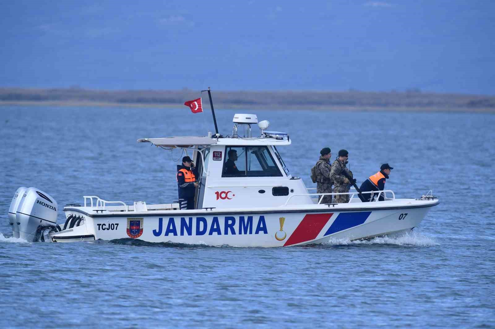 yuzmek icin gole girdi sahil guvenlik engel oldu 0 CTvqK38T