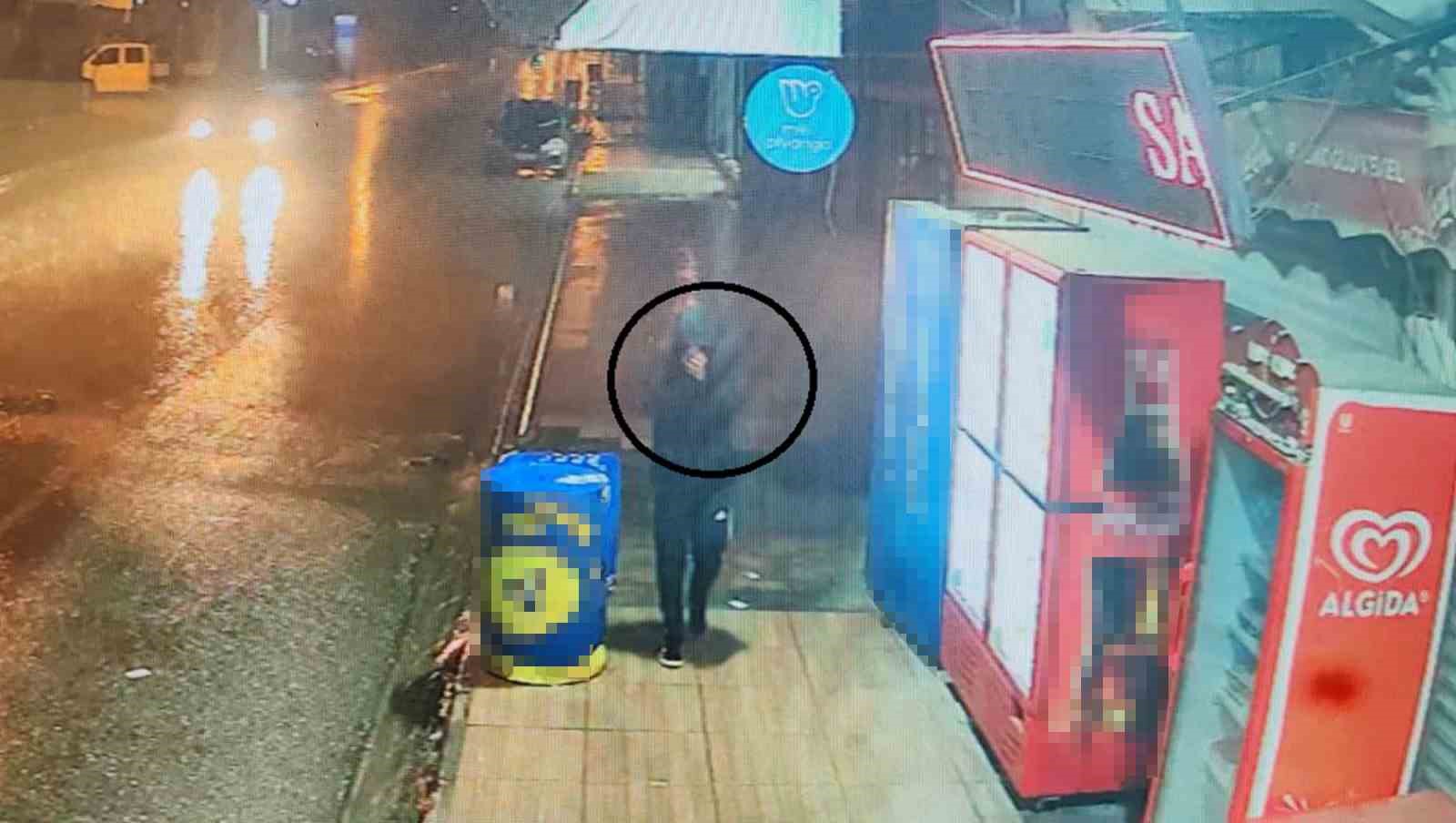 yuzunu eliyle kapatarak bufeden alkol calan hirsiz yakayi ele verdi 2 N7mteOGQ