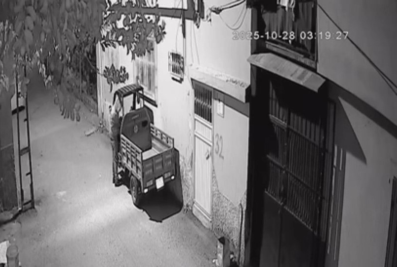 Yüzünü kapüşonla kapatarak mopedi dakikalar içinde çaldı 5 yuzunu kapusonla kapatarak mopedi dakikalar icinde caldi 1 kgZzQdkk