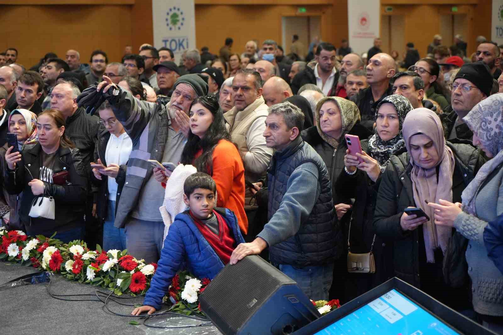 Yüzyılın Konut Projesi kapsamında Antalya’da kura heyecanı: 13 bin 213 konut için çekiliş yapıldı 6 yuzyilin konut projesi kapsaminda antalyada kura heyecani 13 bin 213 konut icin cekilis yapildi sIdGfe4B