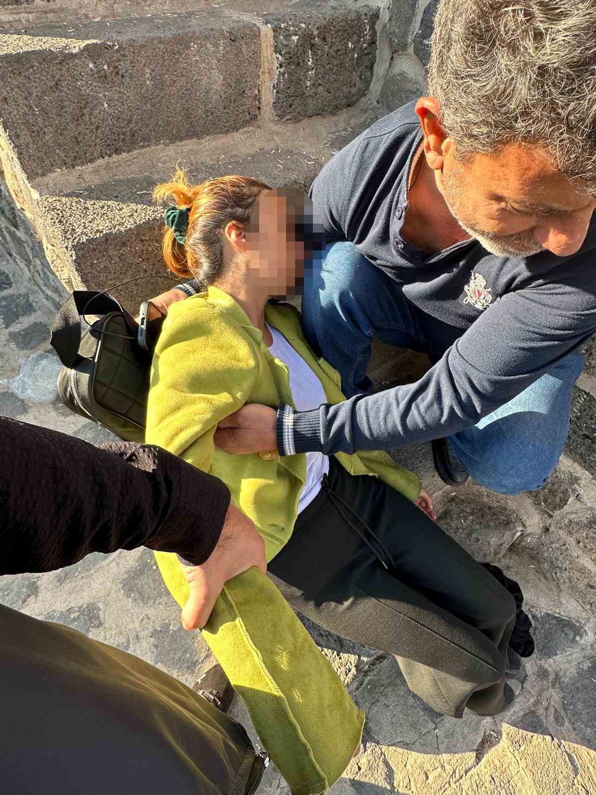 zabita ekipleri intihar girisiminde bulunan kadini ikna etti 1 CBUO7w88