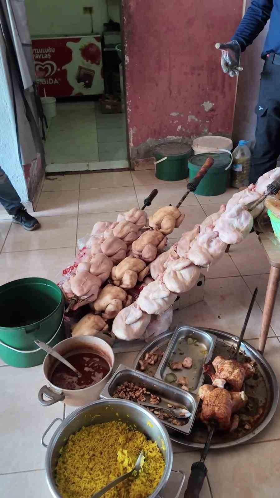 zabita ekiplerinin les kokusu var dedigi donercide mide bulandiran goruntu 1 rKicAEVX