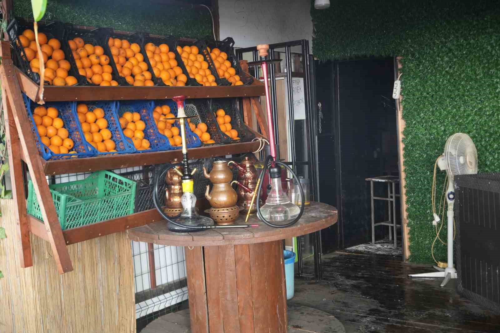 Zabıtanın yer işgali uyarısına kızdı, dükkanını ateşe verdi 4 zabitanin yer isgali uyarisina kizdi dukkanini atese verdi 0
